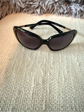 Oscar de la Renta Black Sunglasses with Gray Lenses